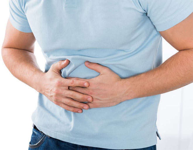 болит живот